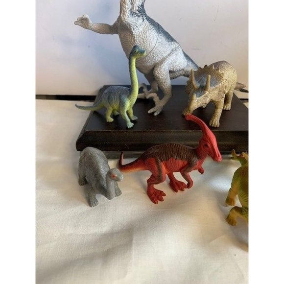 Dinosaur Figurines PVC Toy set of 8 - Picture 2 of 4